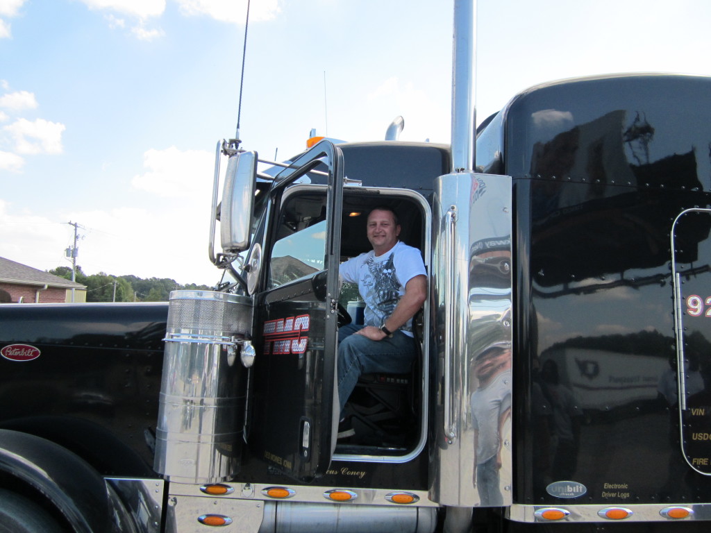 ultimate-trucker-s-guide-how-to-build-truck-driving-experience-fueloyal